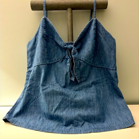 Old navy Chambray tank w/ faux tie front, sweet heart neckline & smocked back - Picture 1 of 3